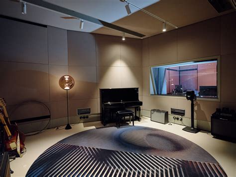 Circle Studio.